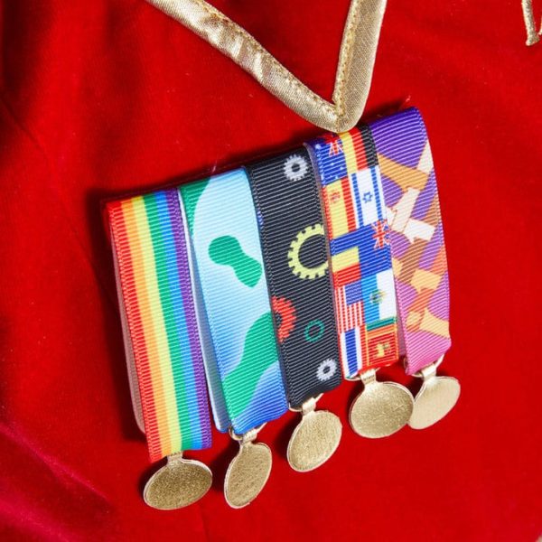 a-leading-role-preschool-fao-schwarz-toy-soldier-girl-costume-29829544771671_720x-3