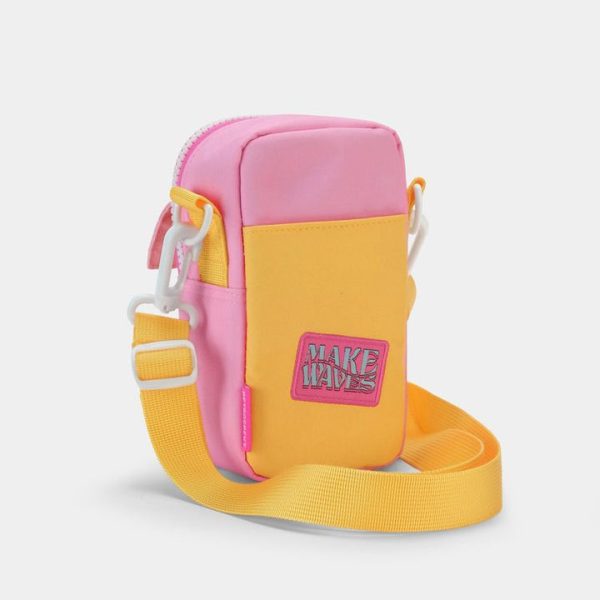 barbie-world-of-barbie-malibu-barbie-retrospekt-35mm-camera-bag-1146600184_720x-3