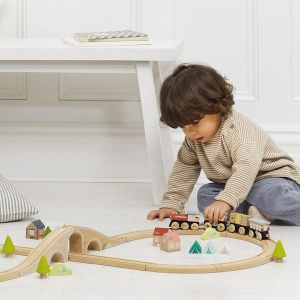 le-toy-van-preschool-figure-8-wooden-train-set-40-pieces-31480133746775_720x-3