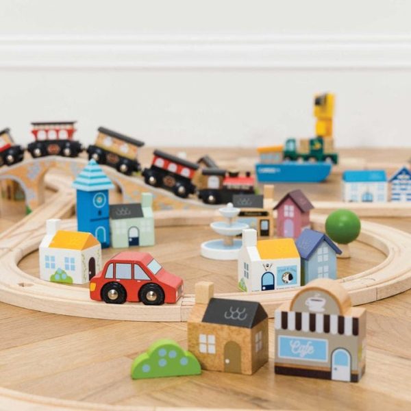 le-toy-van-preschool-royal-express-train-set-180-pieces-31479579770967_720x-1