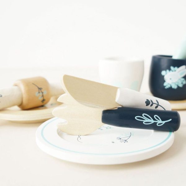 le-toy-van-preschool-wooden-cutlery-pretend-play-dining-set-1153095567_720x-1