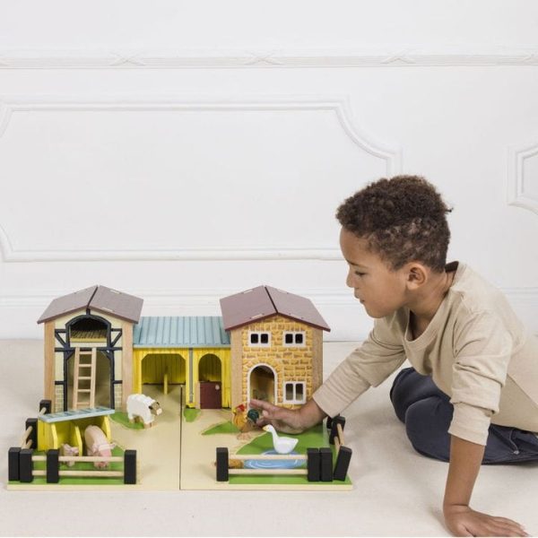 le-toy-van-preschool-wooden-farmyard-stables-31480124932183_720x-6