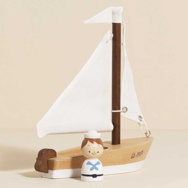 le-toy-van-preschool-wooden-sailing-boat-captain-32563049955415_720x-9
