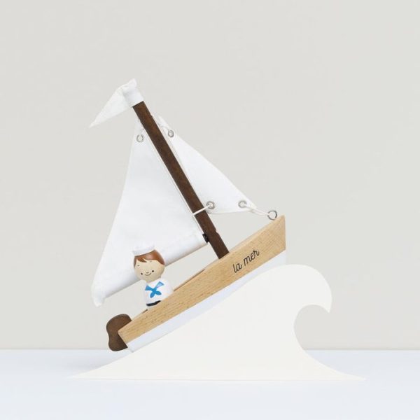 le-toy-van-preschool-wooden-sailing-boat-captain-32563050283095_720x-3