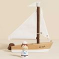 le-toy-van-preschool-wooden-sailing-boat-captain-32563050348631_720x-2