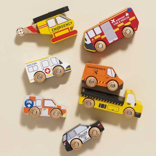 le-toy-van-preschool-wooden-set-of-7-emergency-vehicles-32563049791575_720x-6