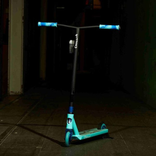 micro-kickboard-outdoor-chilli-critter-scooter-hercules-beetle-blue-32481366245463_720x