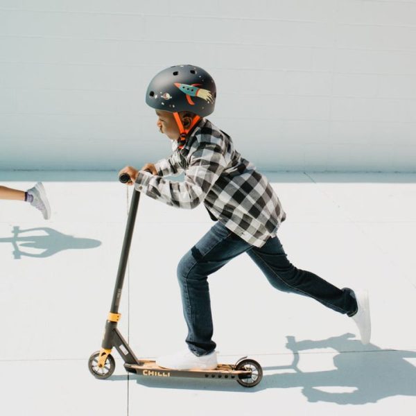 micro-kickboard-outdoor-corey-funk-signature-chilli-scooter-black-yellow-32481363787863_720x