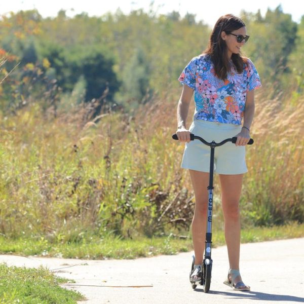 micro-kickboard-outdoor-micro-classic-scooter-black-neochrome-32481359429719_720x-2