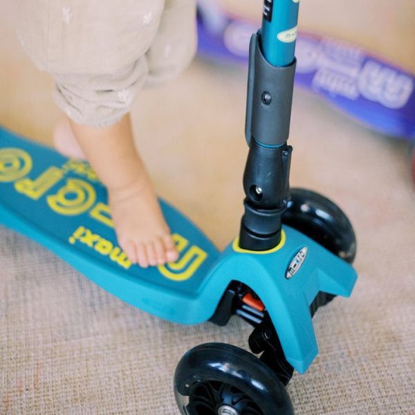 micro-kickboard-outdoor-micro-maxi-foldable-led-scooter-petrol-green-32480899596375_720x-1