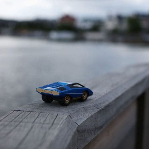 playforever-vehicles-ufo-leonessa-car-blue-31232044761175_720x-3