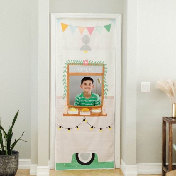 swingly-preschool-camper-food-truck-kitchen-doorway-storefront-32302809153623_720x-1